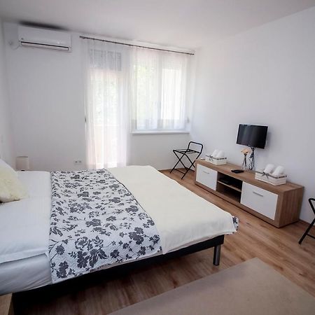 Ferienwohnung Helios Apartman Szegedin Exterior foto